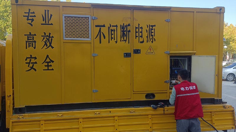 怀宁柴油发电机组和UPS电源配合使用时，如何避免切换过程中的电力中断？